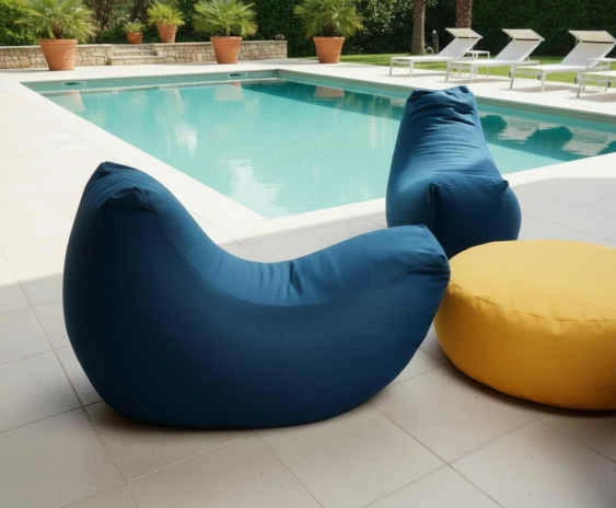 Sedute e pouf a bordo piscina