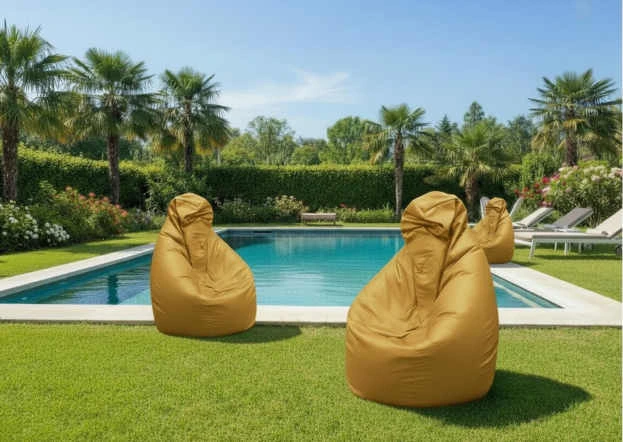 Poltrone a bordo piscina